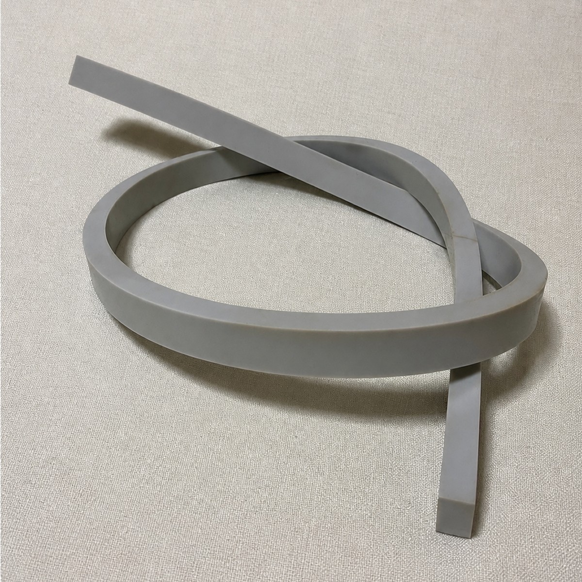シリコン70°IS-827端材_灰色_t15×25×1525_入間川ゴム 2