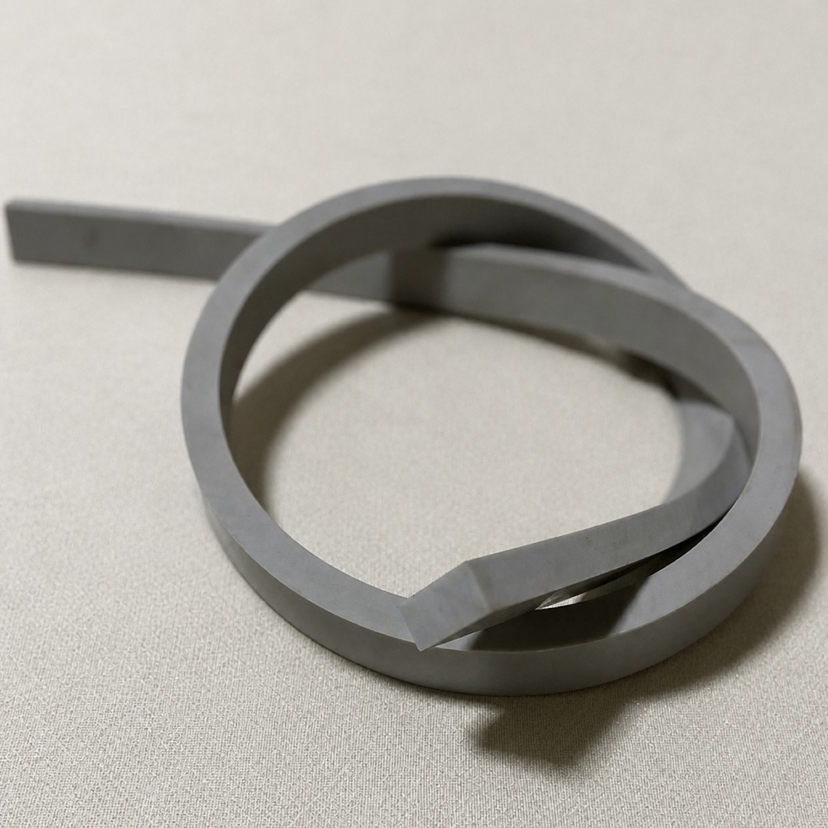 シリコン70°IS-827端材_灰色_t15×32×1525_入間川ゴム 3