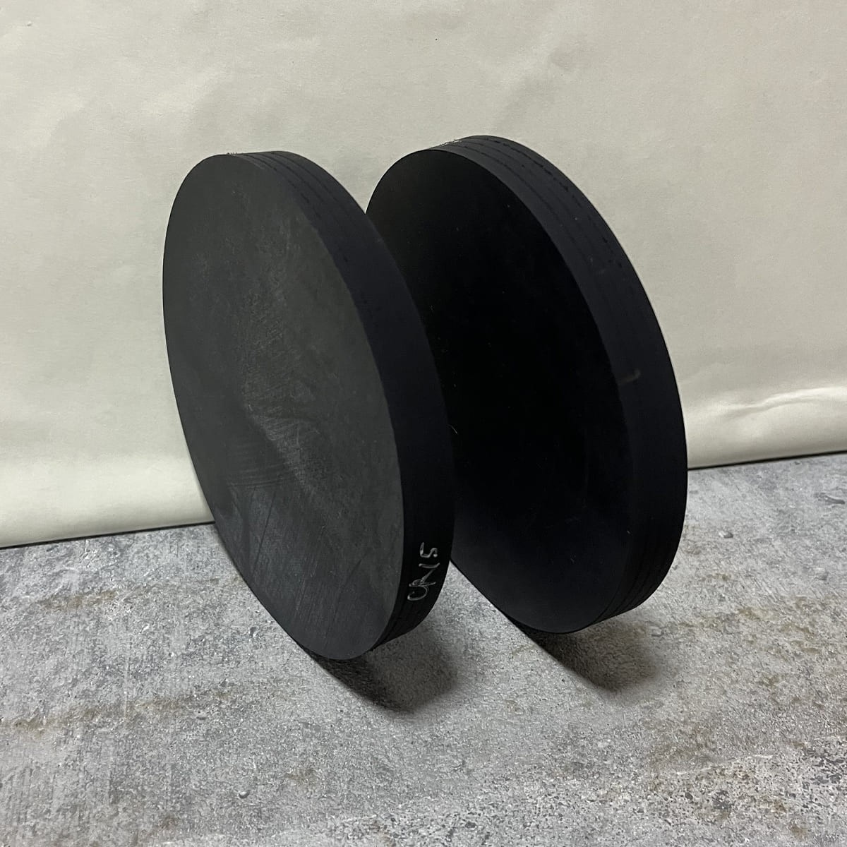 クロロプレンゴムNEO-180端材_60°_黒_厚み15mm_Φ140mm_入間川ゴム 2