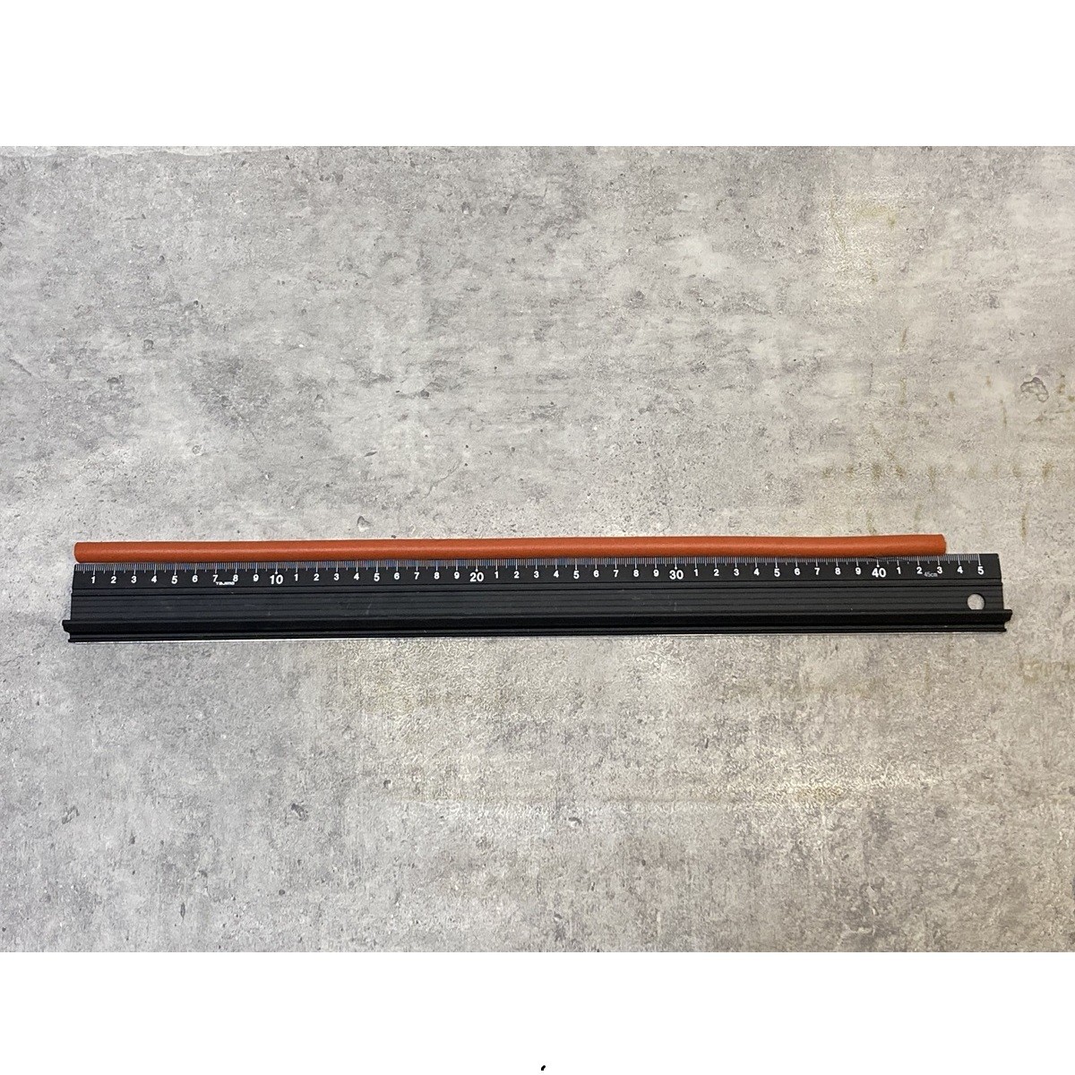 赤シリコンスポンジ端材_甲丸10w×8h×430_20°_サンポリマー 2